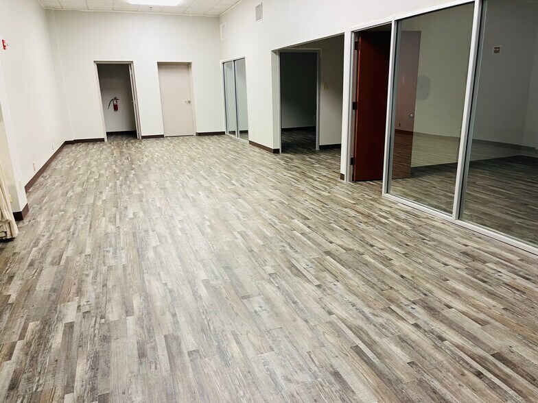 More Photos Of 2520 W Irving Blvd, Irving Office For Lease