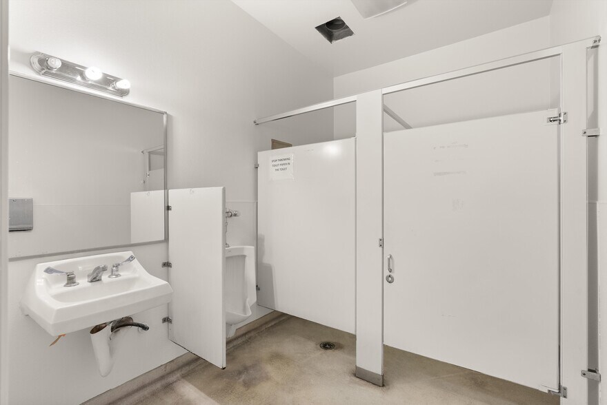 More Photos Of 6951 Oran Cir, Buena Park Warehouse For Lease