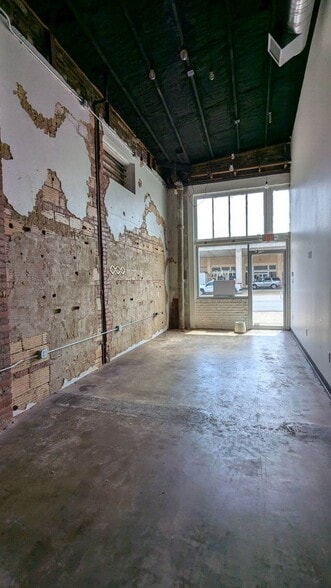 More Photos Of 241 S Broadway Ave, Tyler Storefront For Lease