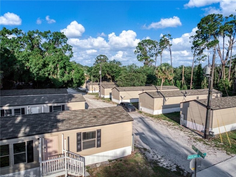 Primary Photo Of 44 Crawford Dr, Lake Placid Manufactured Housing Mobile Home Park For Sale