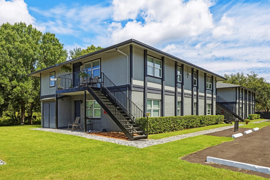 More Photos Of 8412-8420 N Lois Ave, Tampa Apartments For Sale