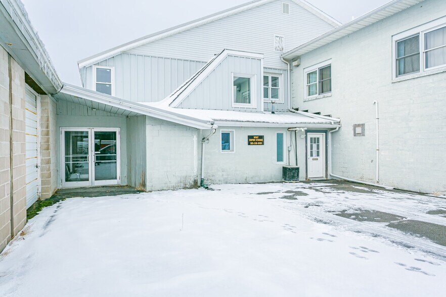 More Photos Of 2926 Main St, Caledonia Self Storage For Lease