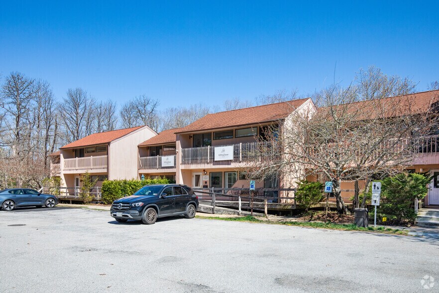 More Photos Of 16 Goodfriend Dr, East Hampton Office Residential For Lease