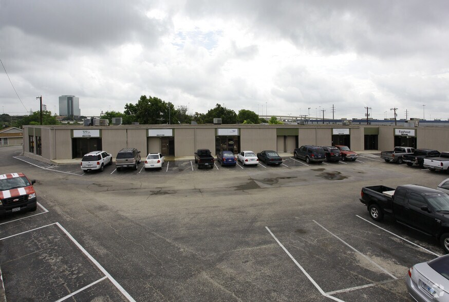 More Photos Of 7102-7176 Oaklawn Dr, San Antonio Light Distribution For Lease