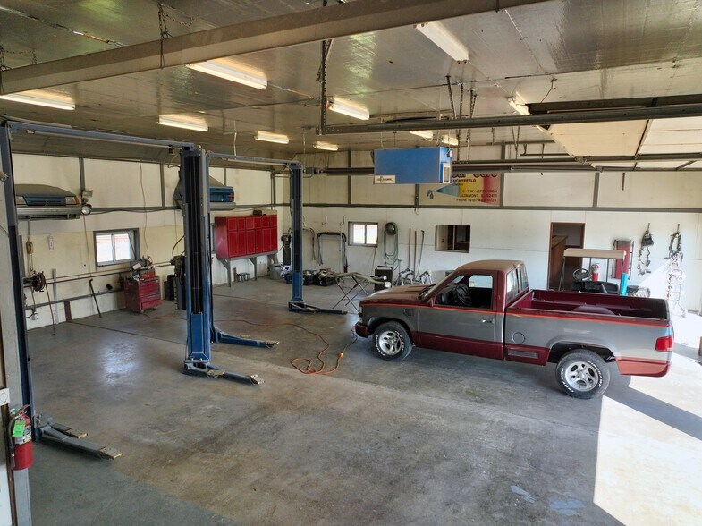 More Photos Of 202 N. Sixth St, Altamont Industrial For Sale