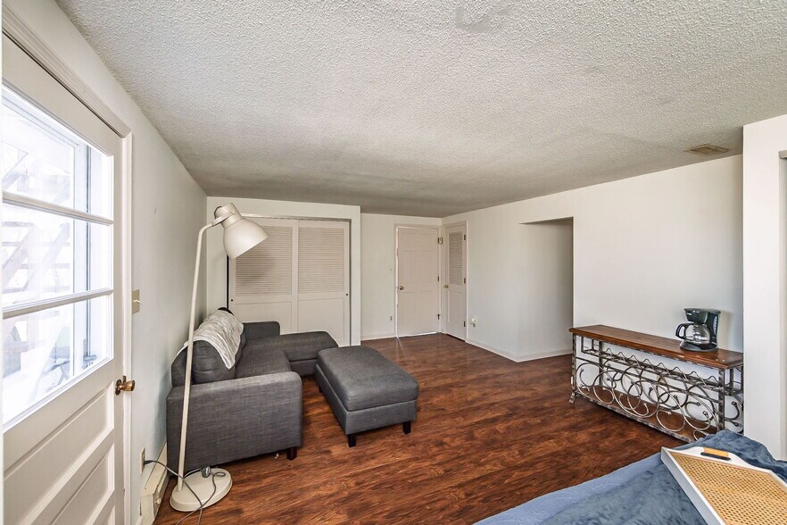 More Photos Of 3166 Highway B, Berger Winery Vineyard For Sale