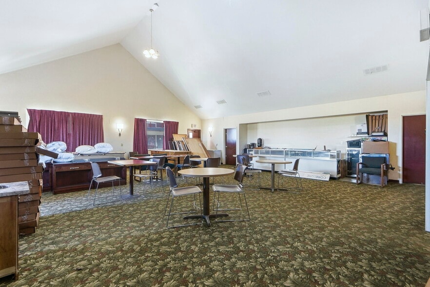More Photos Of 3527 W Coliseum Blvd, Fort Wayne Hotel For Sale