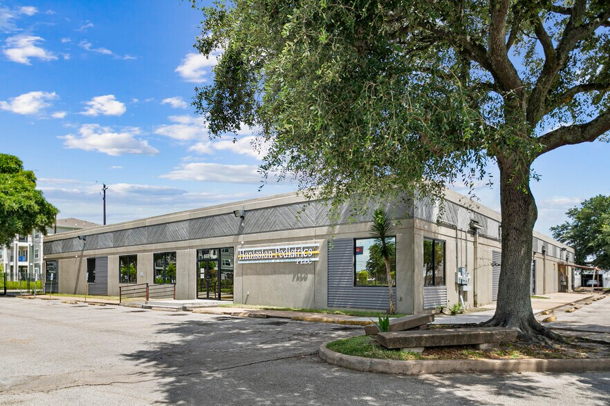 Primary Photo Of 9809 Rowlett Rd, Houston Showroom For Lease