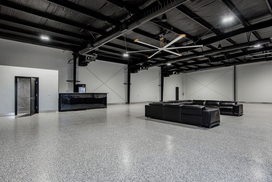 More Photos Of 1551 E World Blvd, Fort Mohave Showroom For Sale