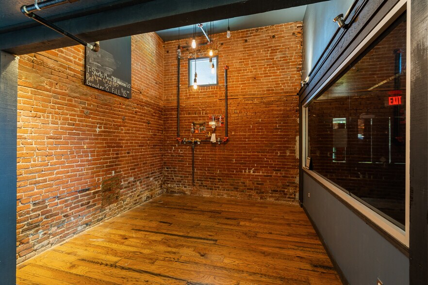 More Photos Of 509 SW G St, Grants Pass Restaurant For Sale