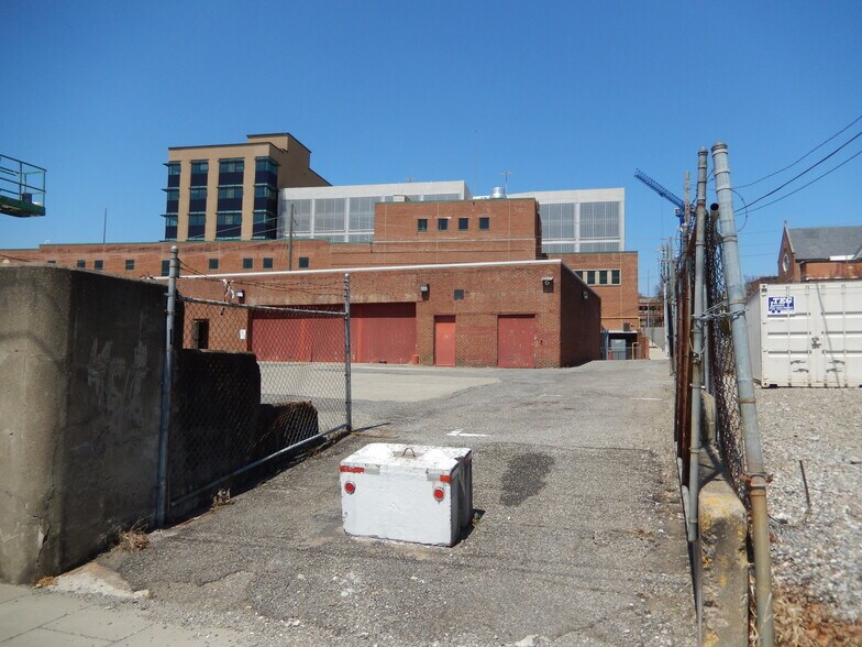 More Photos Of 46 Aston St, Asheville Light Manufacturing For Lease