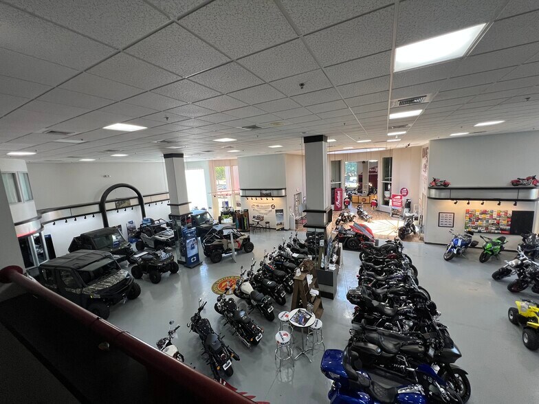 More Photos Of 6 Gateway Blvd W, Savannah Auto Dealership For Lease