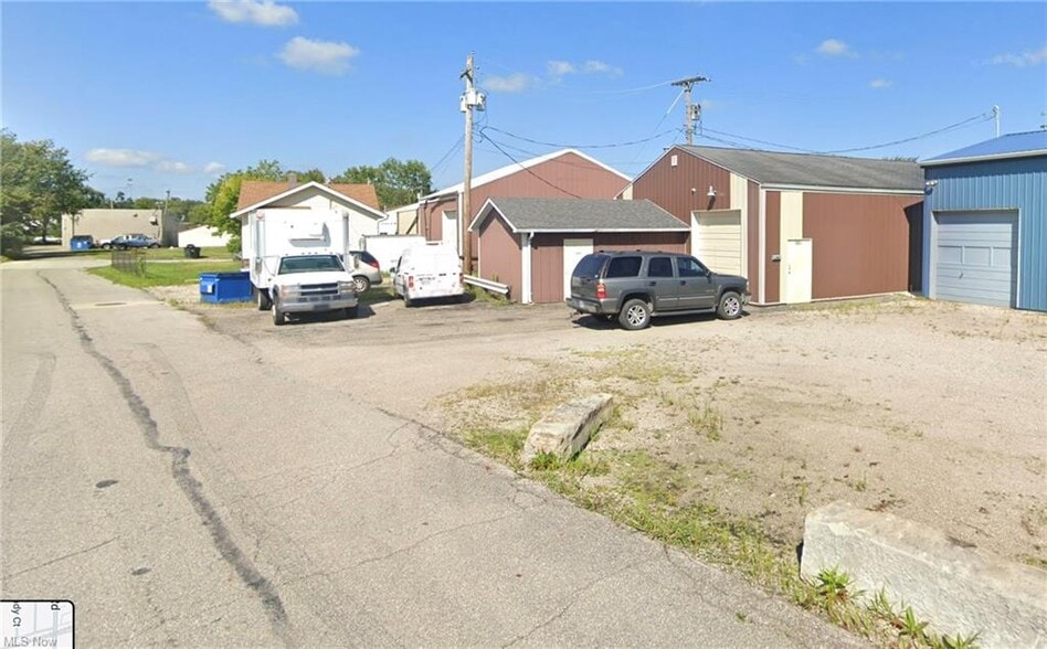 More Photos Of 165.5 Kenwood st, Elyria Flex For Sale