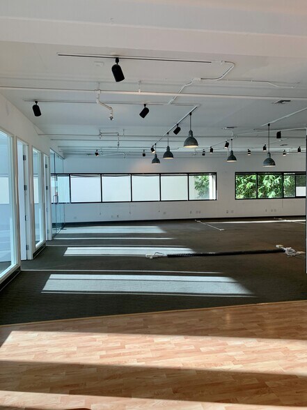 More Photos Of 701 Santa Monica Blvd, Santa Monica Office For Sale