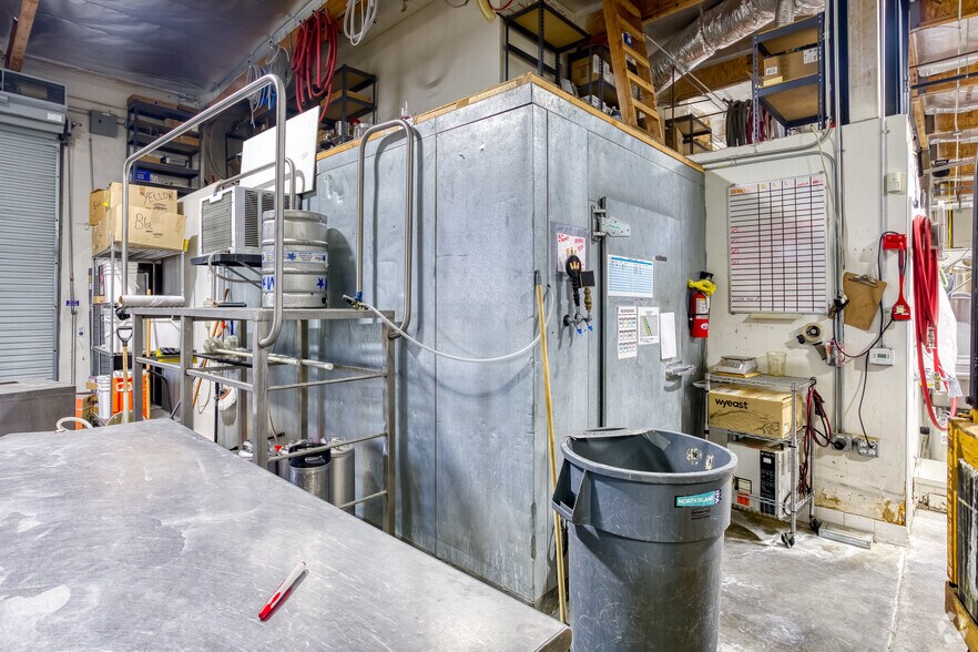 More Photos Of 155 N Gibson Rd, Henderson Warehouse For Sale
