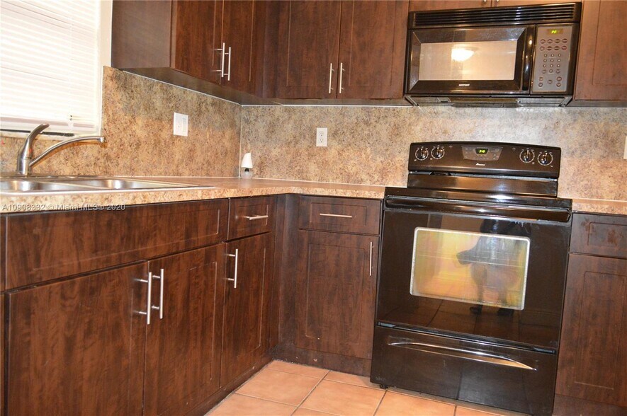 More Photos Of 1741 SW 40th Ter, Fort Lauderdale Apartments For Sale