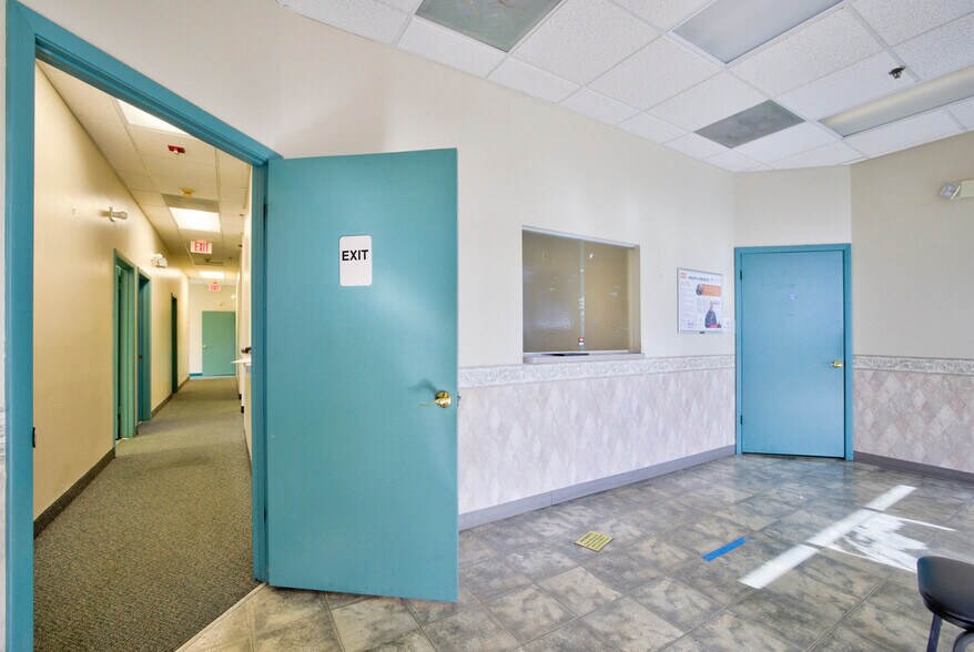 More Photos Of 7118-7170 N Nob Hill Rd, Tamarac General Retail For Lease