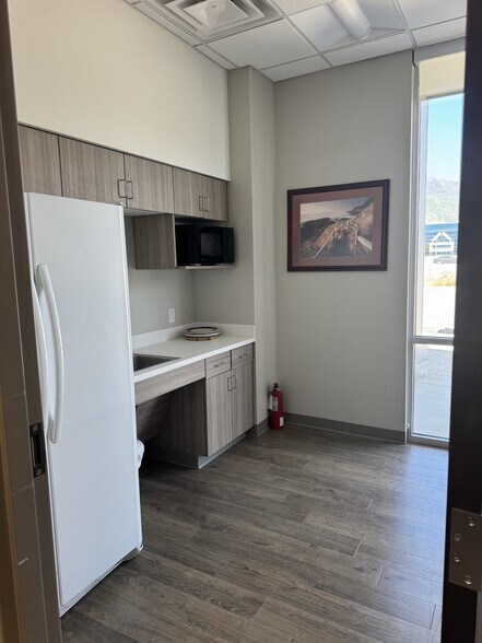 More Photos Of 38 W 13775 S, Draper Medical For Lease