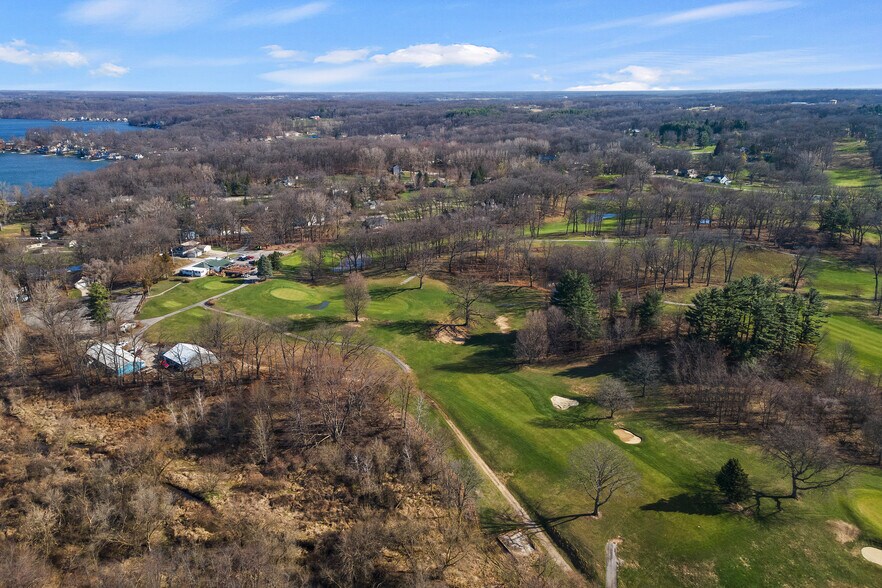 More Photos Of 1445 275 N Rd, Angola Sports And Entertainment For Sale