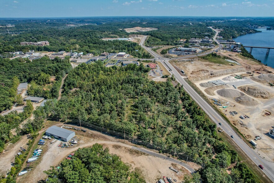 More Photos Of 109 Horseshoe Bend Pky, Lake Ozark Office For Sale