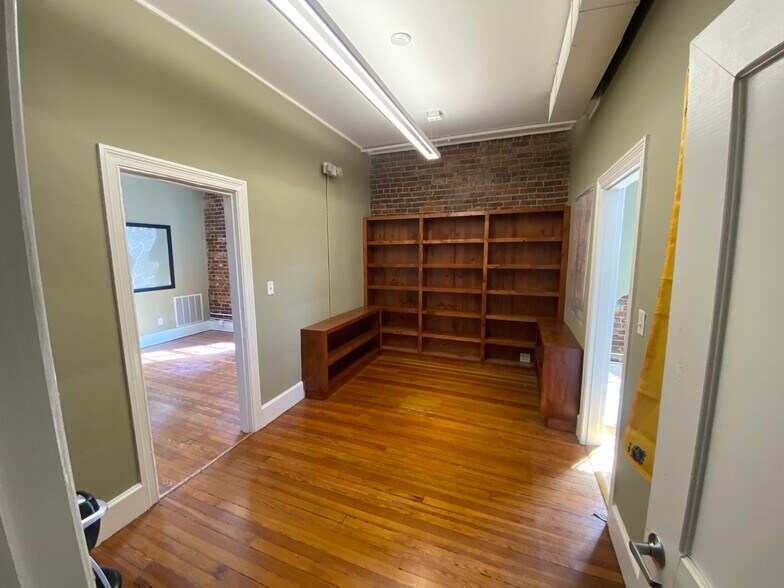 More Photos Of 2301 12th Ave, Nashville Storefront Retail Office For Lease