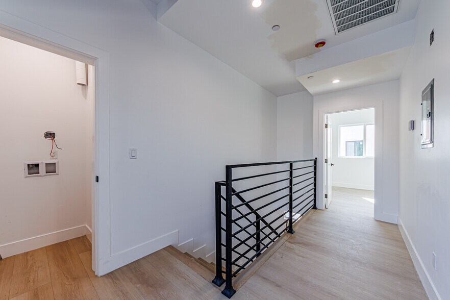 More Photos Of 5209 W 20th St, Los Angeles Multifamily For Sale