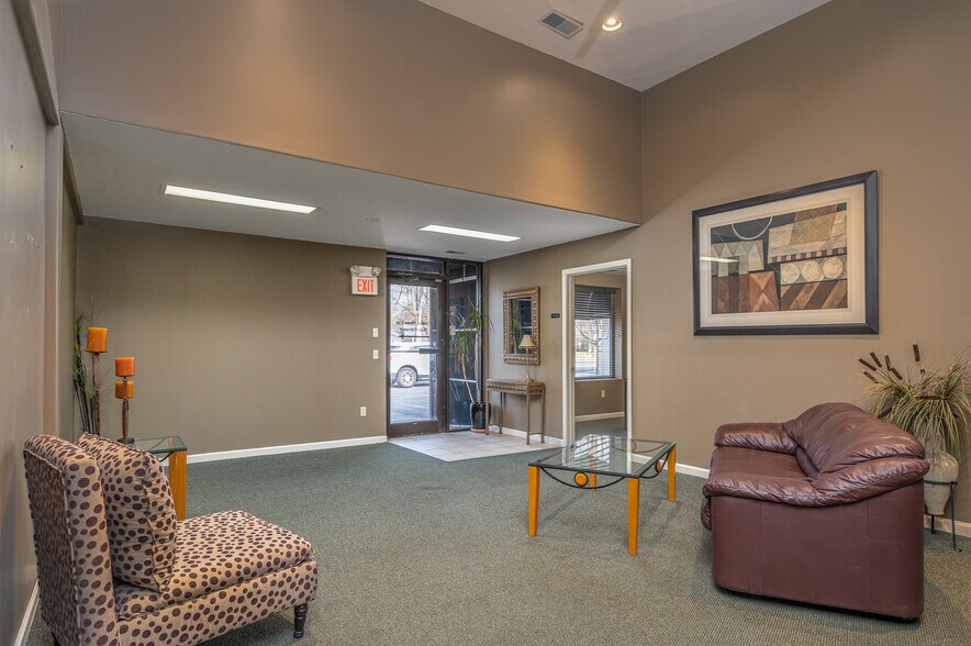 More Photos Of 5025 Dorr St, Toledo Showroom For Sale