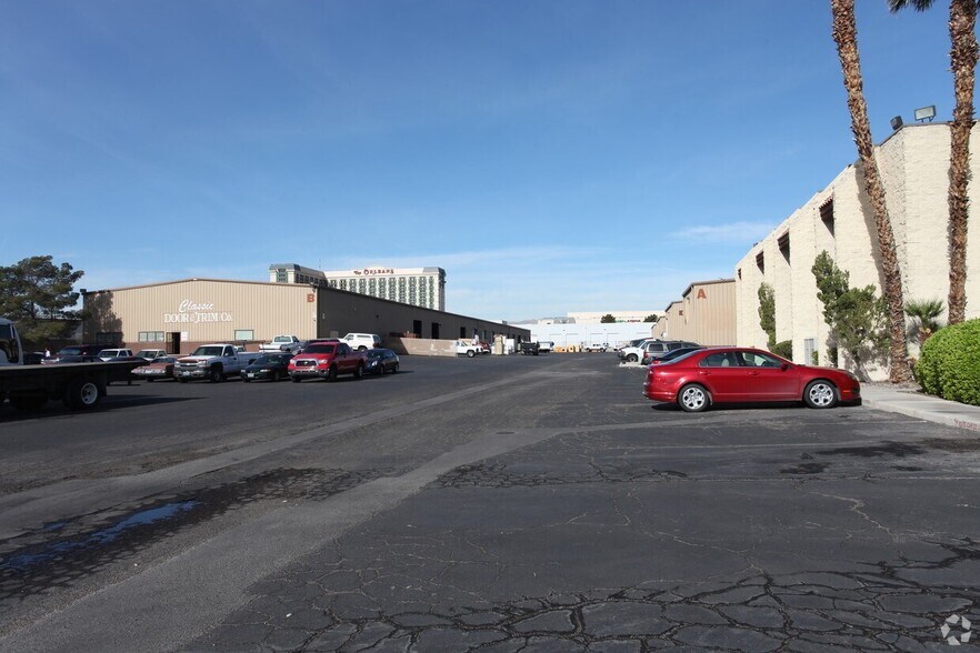 More Photos Of 4625-A Wynn Rd, Las Vegas Warehouse For Lease