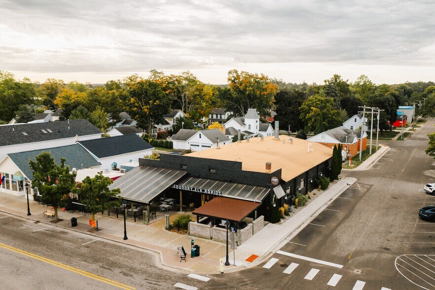 Primary Photo Of 151 River St, Elk Rapids General Retail For Sale