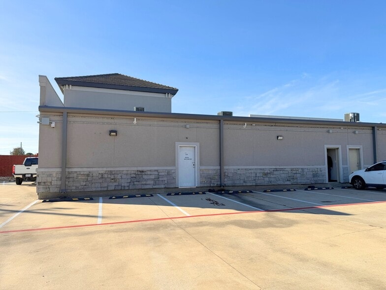 More Photos Of 12262 Queenston Blvd, Houston Unknown For Lease