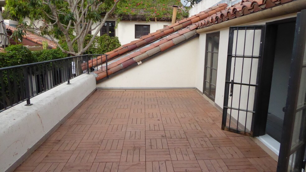 More Photos Of 451-461 E Main St, Ventura Storefront For Lease