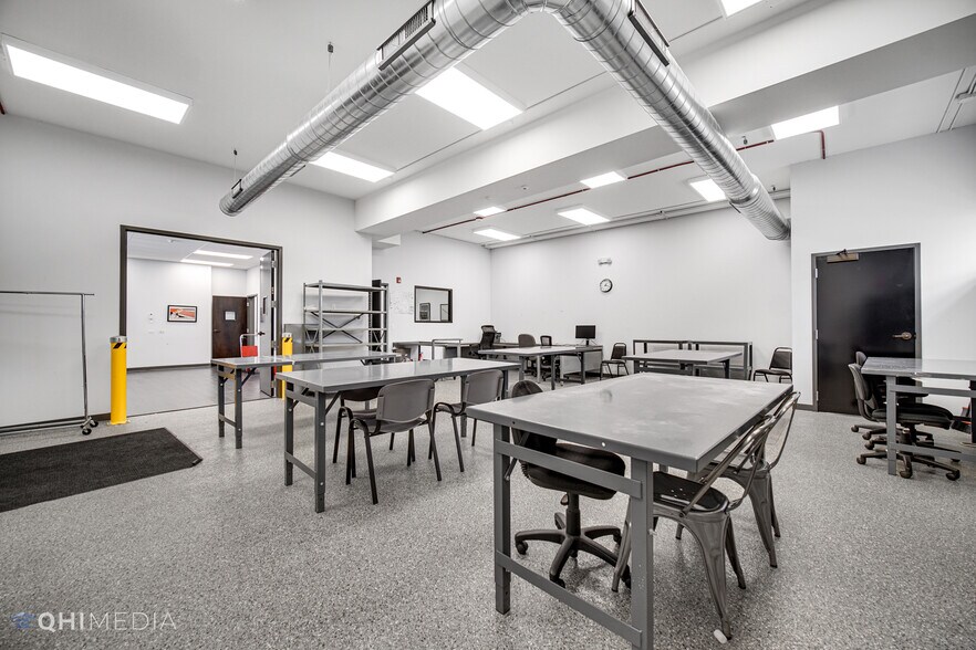 More Photos Of 9300 W Ogden Ave, Brookfield Office For Sale