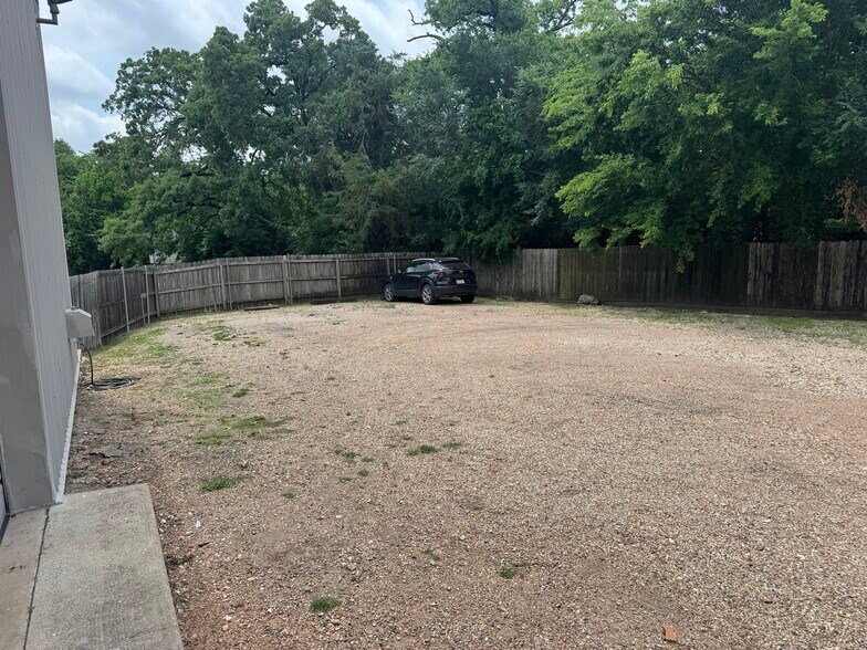 More Photos Of 3828 S College Ave, Bryan Office For Lease