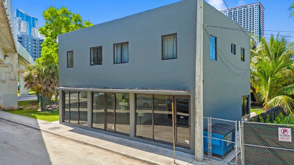 More Photos Of 216 NW 11th St, Miami General Retail For Lease