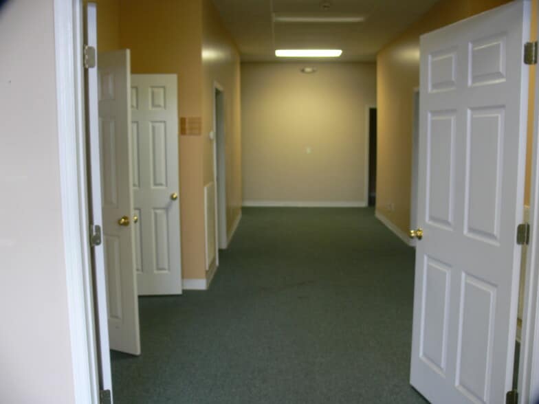 More Photos Of 1631 E Hamric Dr, Oxford Medical For Lease