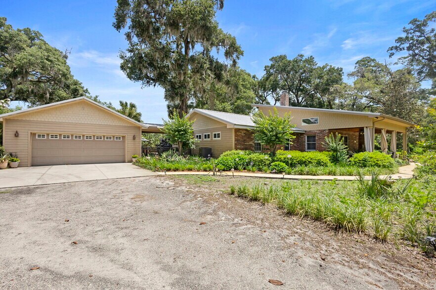 Primary Photo Of 1056 Reynolds Rd, De Leon Springs Specialty For Sale