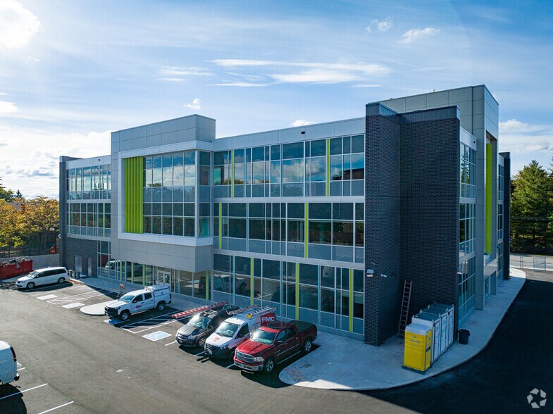 Primary Photo Of 735-737 Woolwich St, Guelph Hospital For Lease