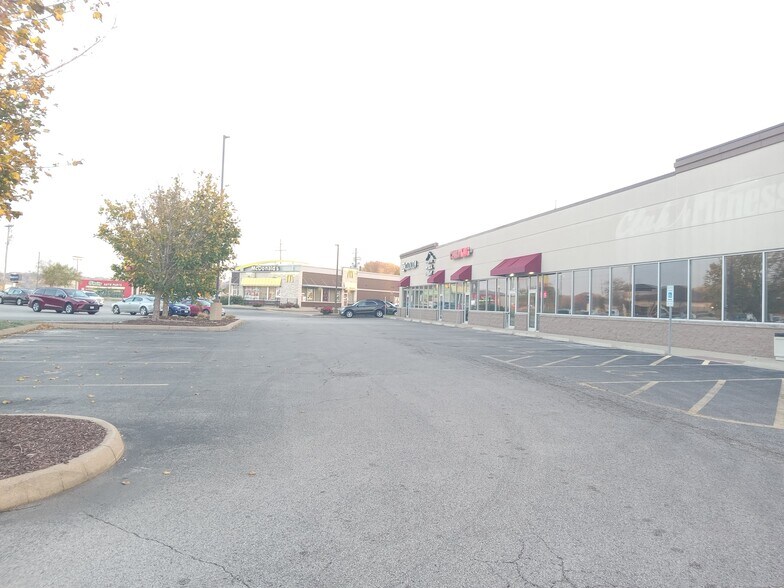 More Photos Of 1126-1144 Vaughn Rd, Wood River Storefront For Sale