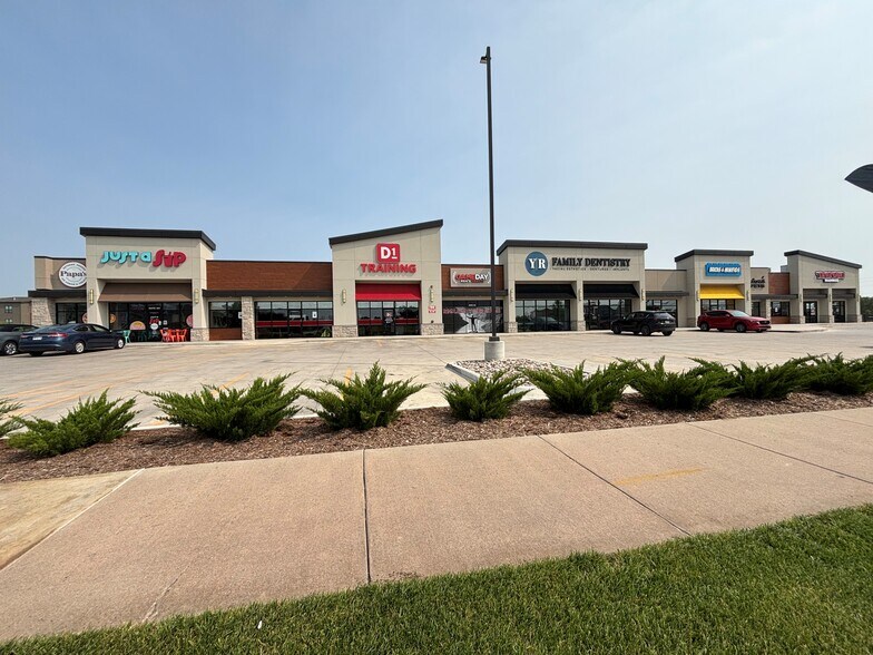 More Photos Of 3801 N Ridge Rd, Wichita Storefront For Lease