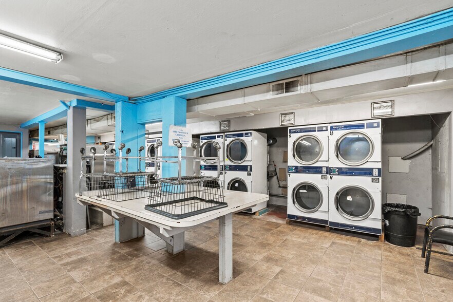 More Photos Of 120 S Hussey Ave, Cave Junction Specialty For Sale