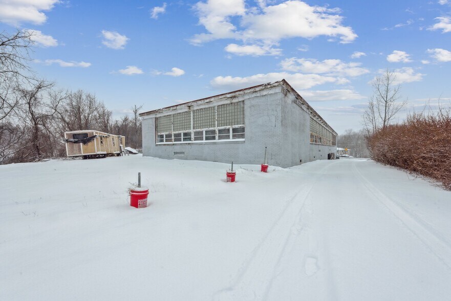 More Photos Of 1131 Sunview ave, Jeannette Manufacturing For Sale