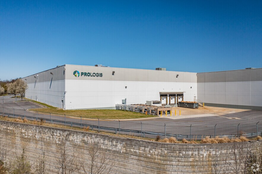 More Photos Of 6680 Business Pky, Elkridge Warehouse For Lease