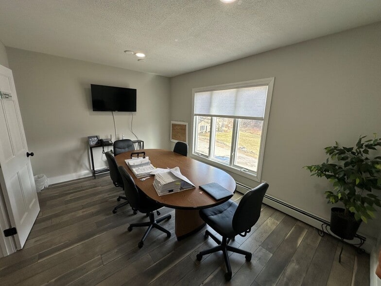 More Photos Of 198 N Main St, Rutland Office For Sale