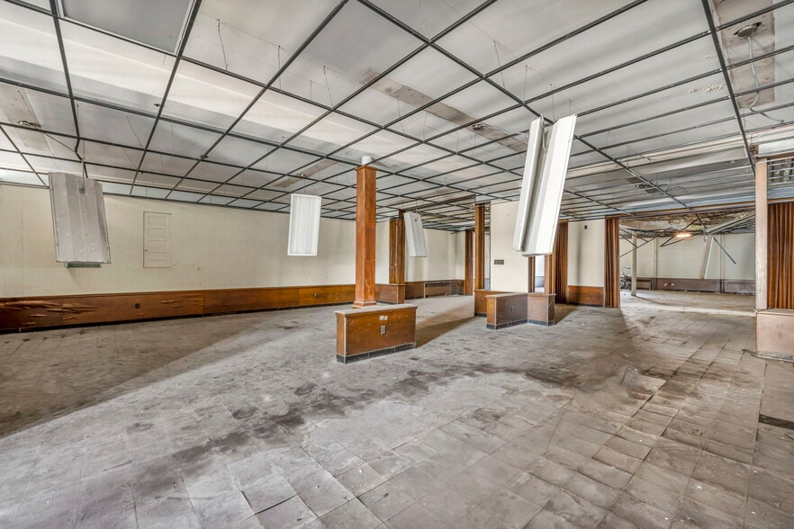 More Photos Of 112-130 Erie St S, Massillon Office For Sale