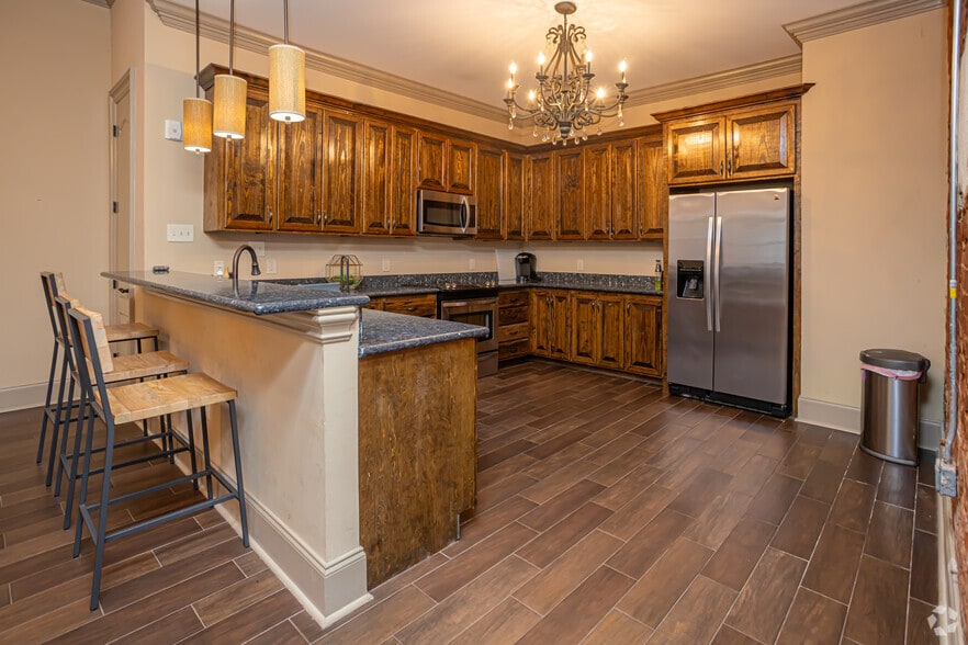 More Photos Of 431-433 Gravier St, New Orleans Apartments For Sale