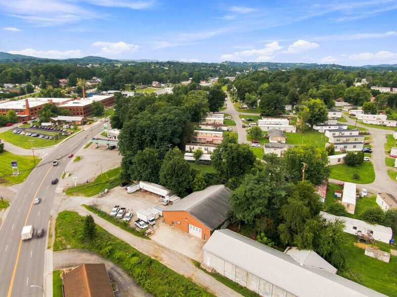 More Photos Of 890 Roanoke St, Christiansburg Warehouse For Lease