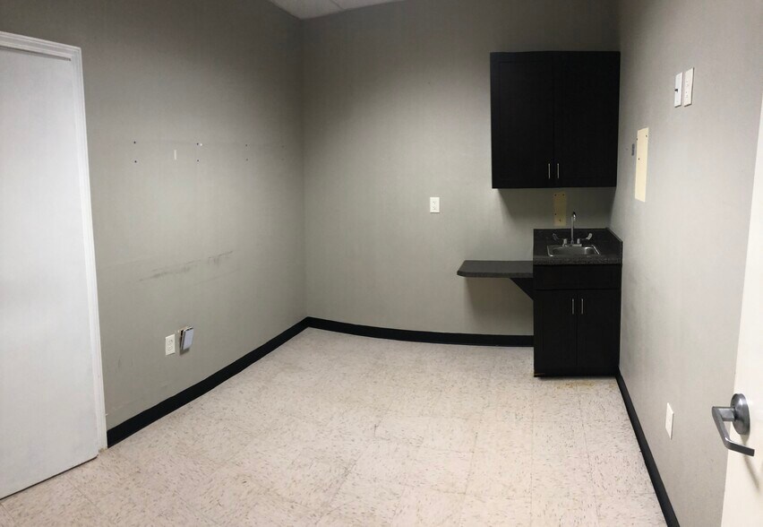 More Photos Of 2148 NW Duluth Hwy, Duluth Unknown For Lease