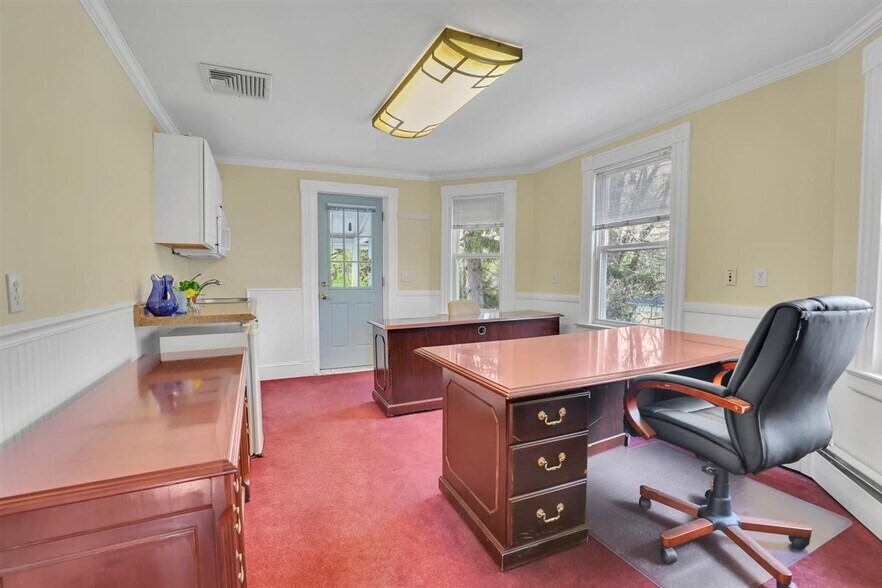 More Photos Of 36 School St, Glastonbury Office For Sale