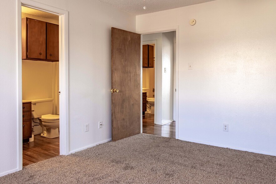 More Photos Of 1102 Sherman Ave, Levelland Apartments For Sale