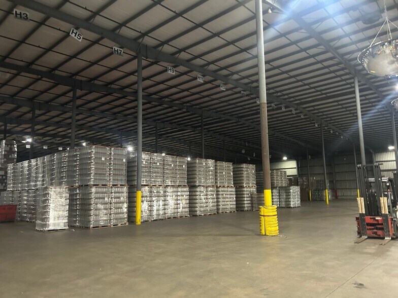 More Photos Of 13850 Cottage Grove Ave, Dolton Manufacturing For Lease